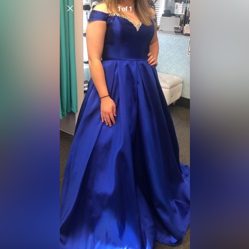 Gorgeous royal prom gown